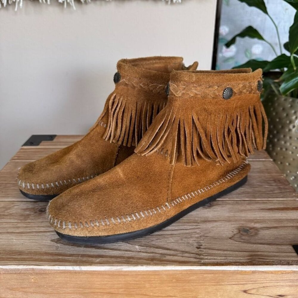 Minnetonka Dusty Brown Suede Hi Top Back Zip Hardsole Fringe Moccasin Size 8